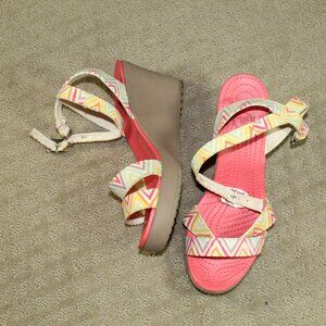 Crocs Leigh II Women's Sz 8 Vibrant Dressy Ankle Strap Wedge Heel Sandals 15313